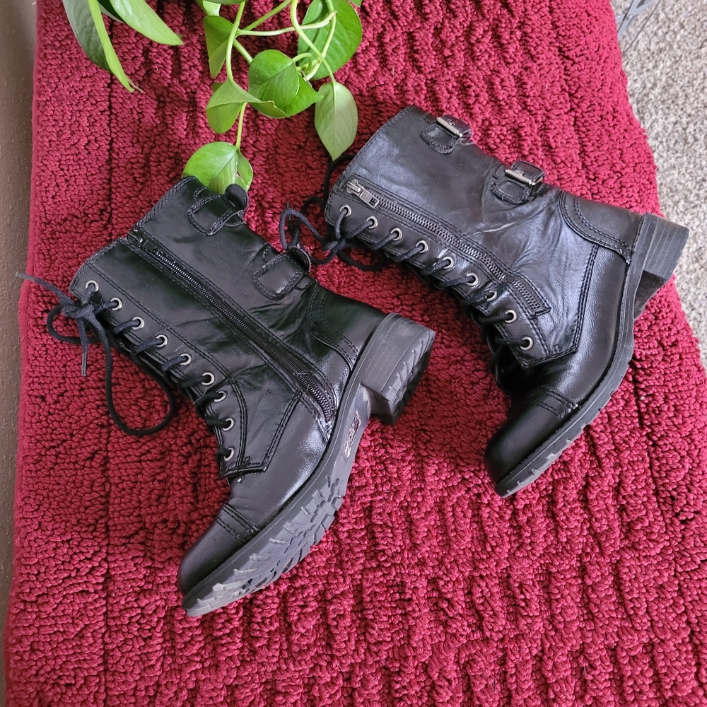 women's combat style  boots size 6